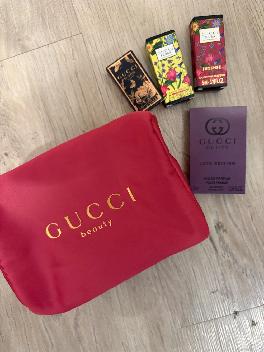 Gucci Red Beauty Cosmetic Bag with Parfume sampler set